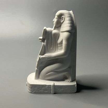 Ancient Egyptian Pharaoh Kneeling Statue – Historical Reproduction