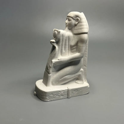 Ancient Egyptian Pharaoh Kneeling Statue – Historical Reproduction